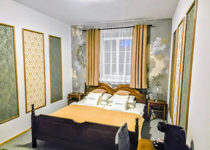 Cieszynski Boutique & Stare 치에신