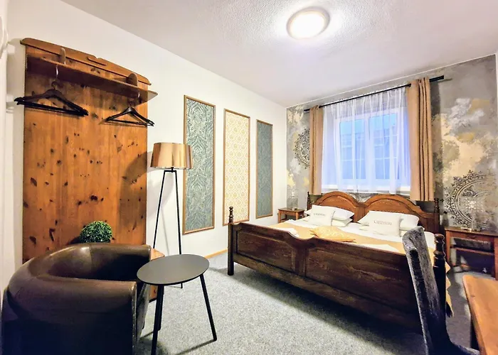 Cieszynski Boutique & Stare 치에신